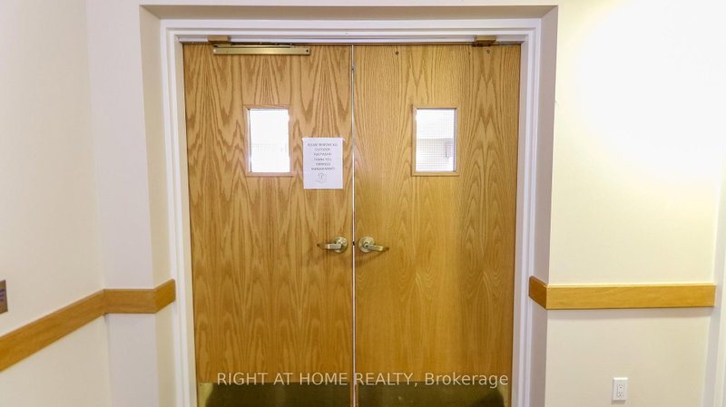 94 Dean Ave photo 5