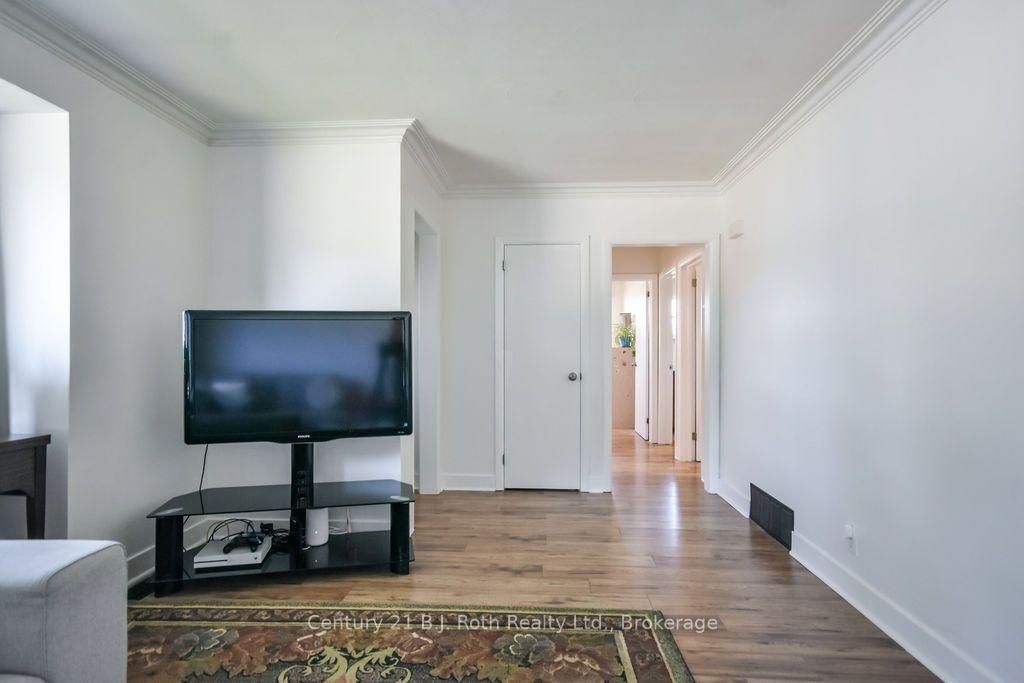 449 Irwin Street • Midland, ON photo 9