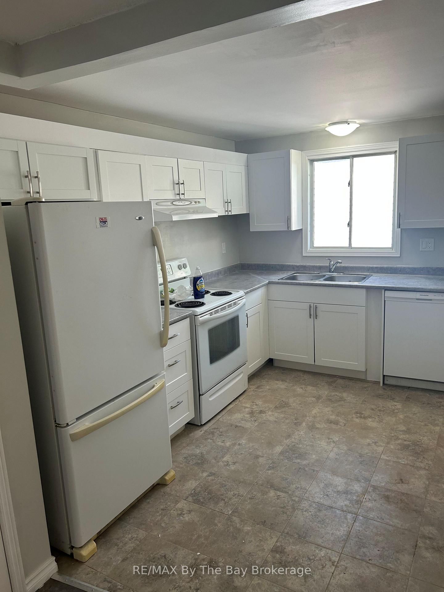 326 Christine Drive • Midland, ON photo 7