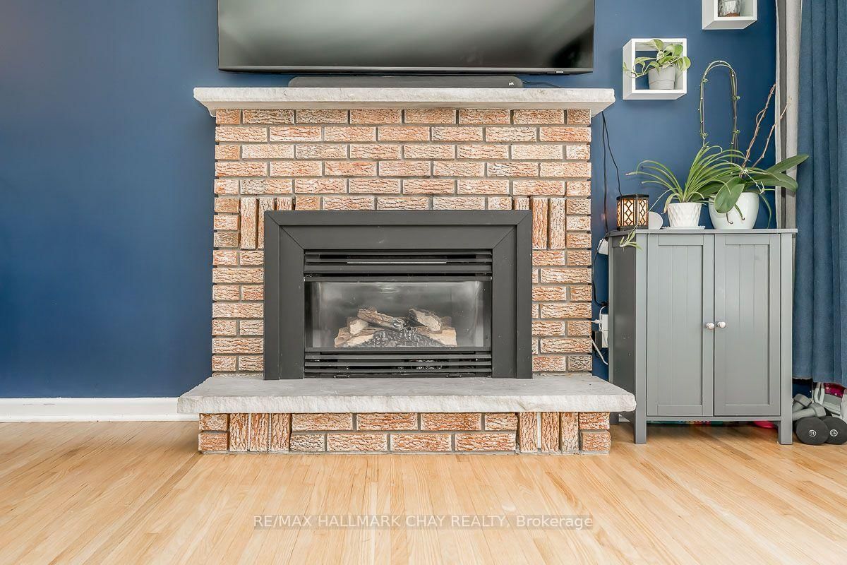 23 Downsview Drive • Barrie, ON photo 10