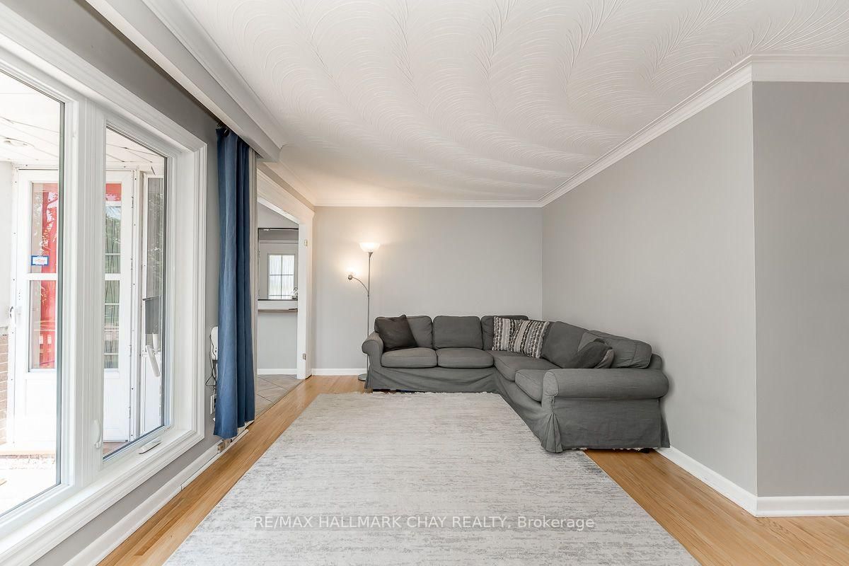23 Downsview Drive • Barrie, ON photo 11