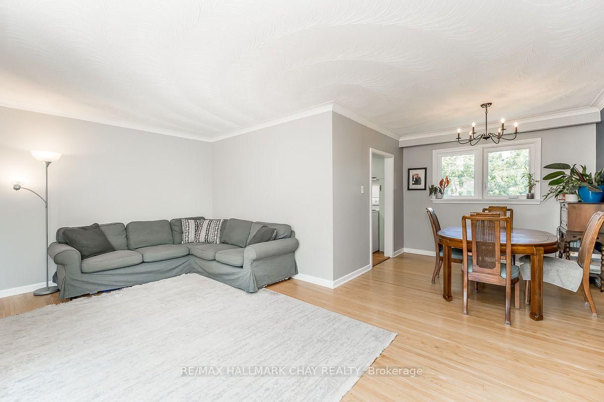 23 Downsview Drive • Barrie, ON photo 12