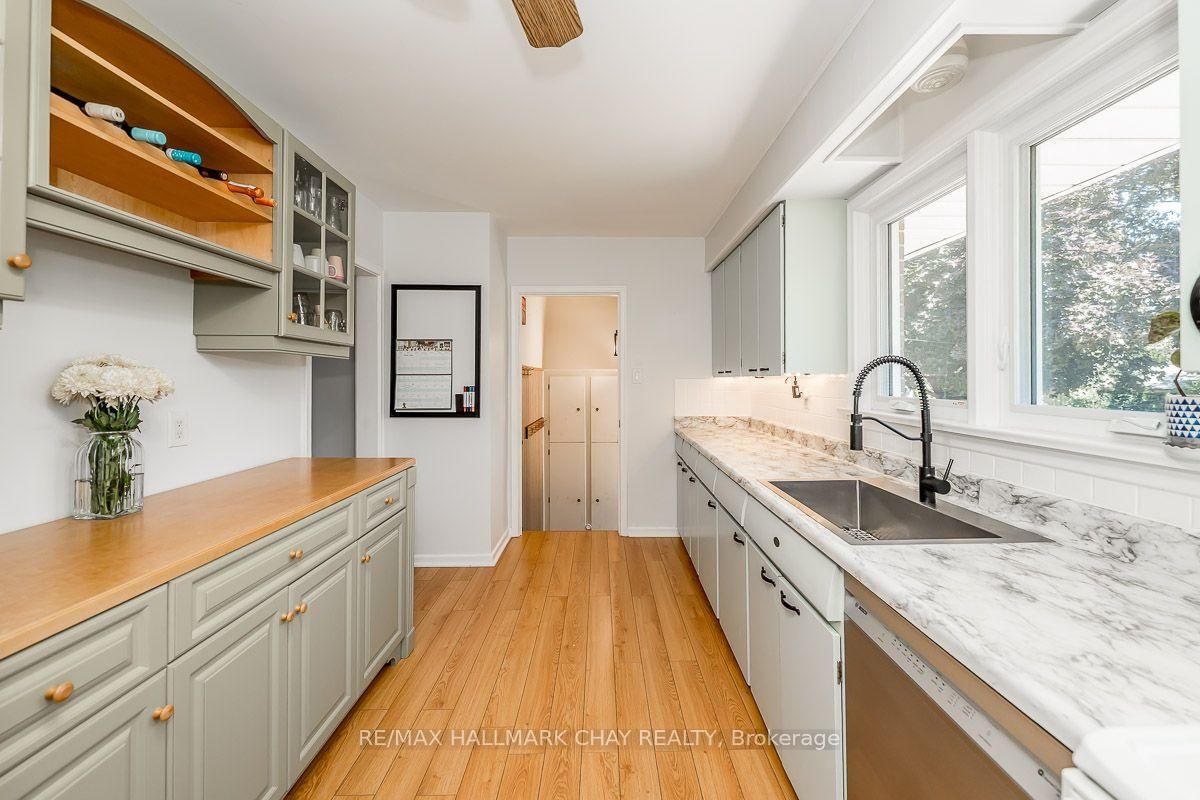 23 Downsview Drive • Barrie, ON photo 13