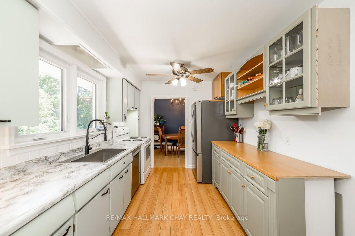 23 Downsview Drive • Barrie, ON photo 14