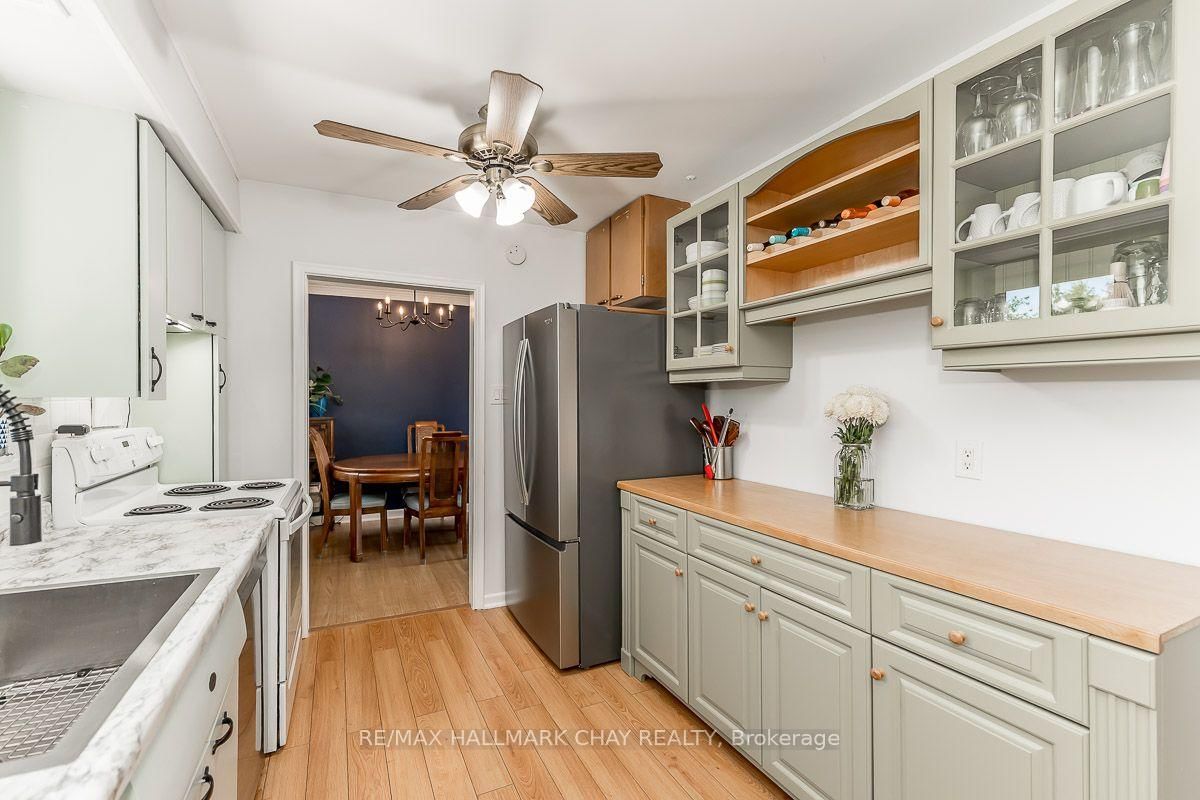 23 Downsview Drive • Barrie, ON photo 15
