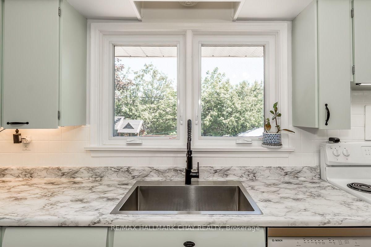 23 Downsview Drive • Barrie, ON photo 16