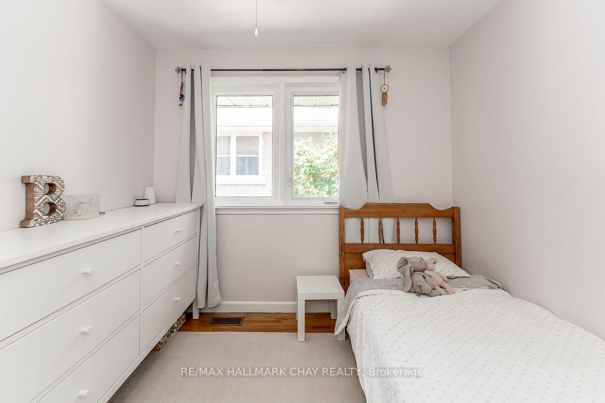 23 Downsview Drive • Barrie, ON photo 22