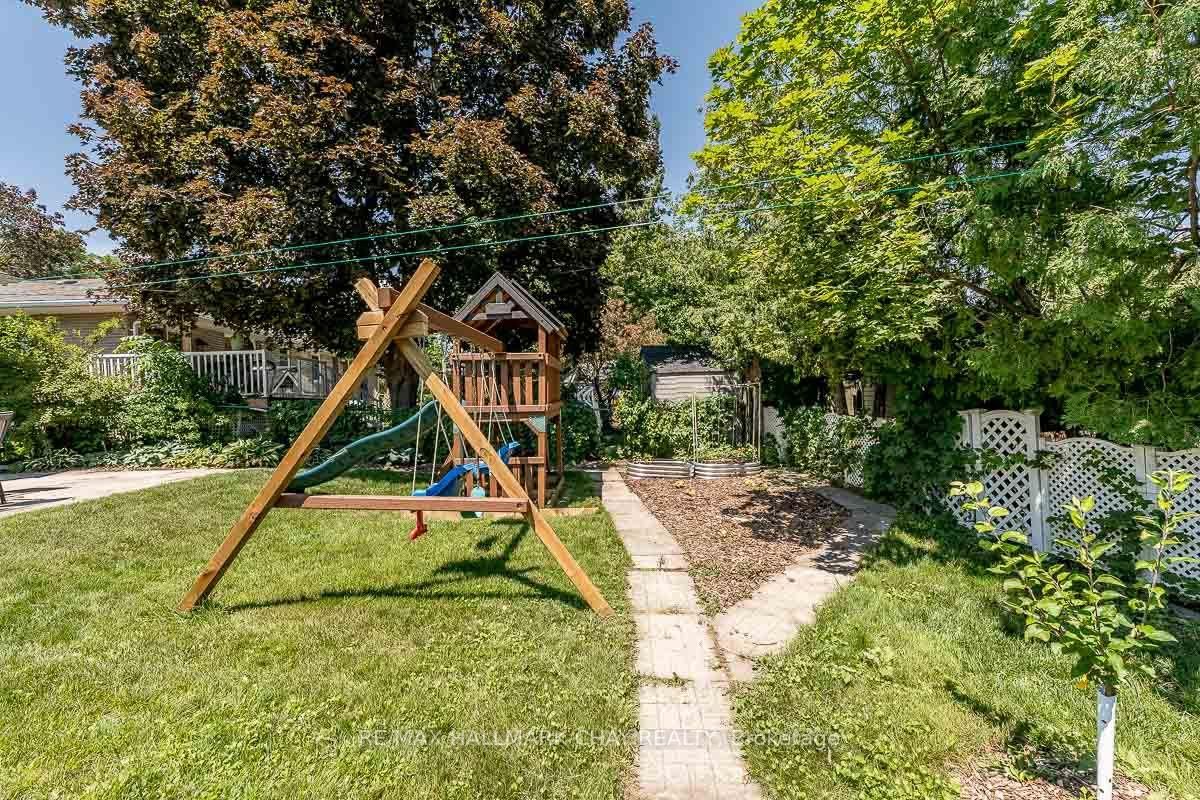 23 Downsview Drive • Barrie, ON photo 37