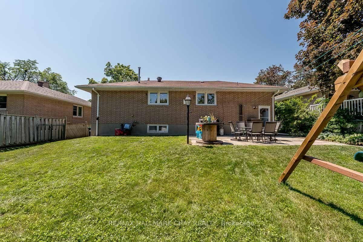 23 Downsview Drive • Barrie, ON photo 38