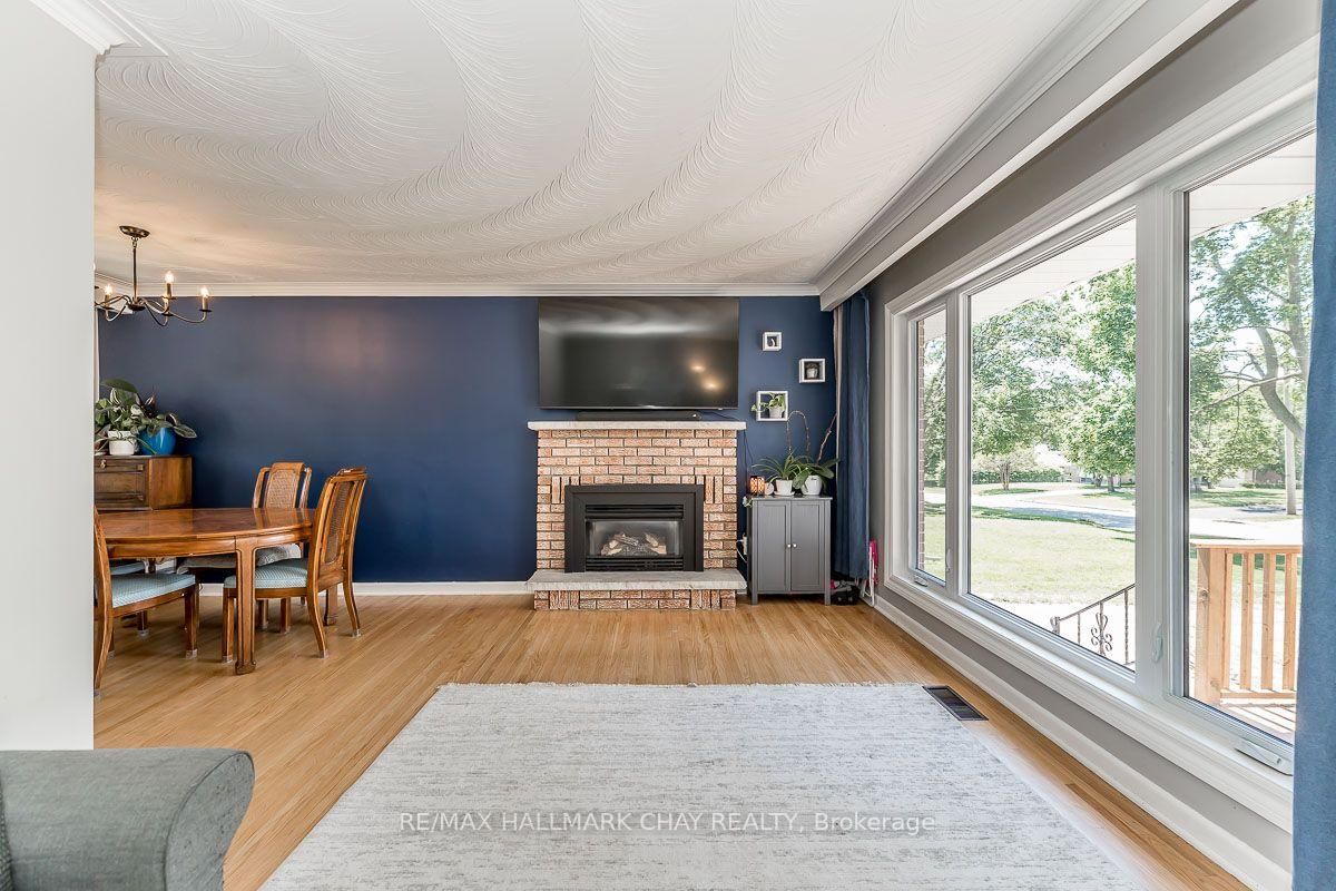 23 Downsview Drive • Barrie, ON photo 7