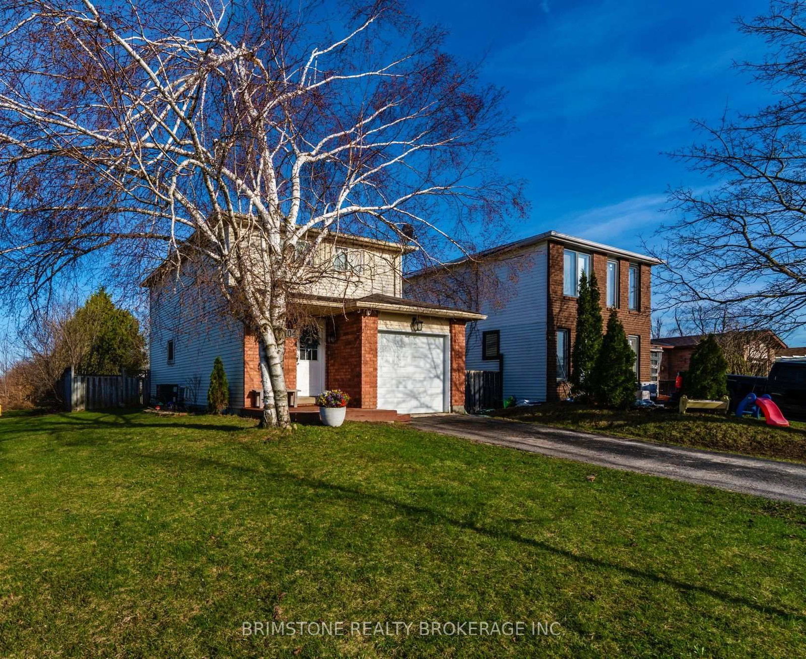 104 Hickling Trail • Barrie, ON photo 3