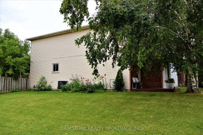 104 Hickling Trail • Barrie, ON photo 5