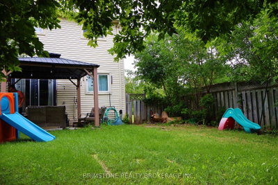 104 Hickling Trail • Barrie, ON photo 8