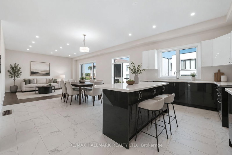 3769 Sunbank Cres photo 5