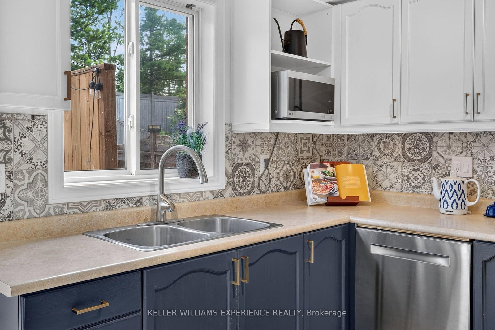91 Thrushwood Drive • Barrie, ON photo 9