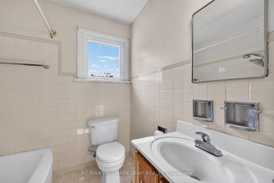 348 E Grove Street • Barrie, ON photo 8