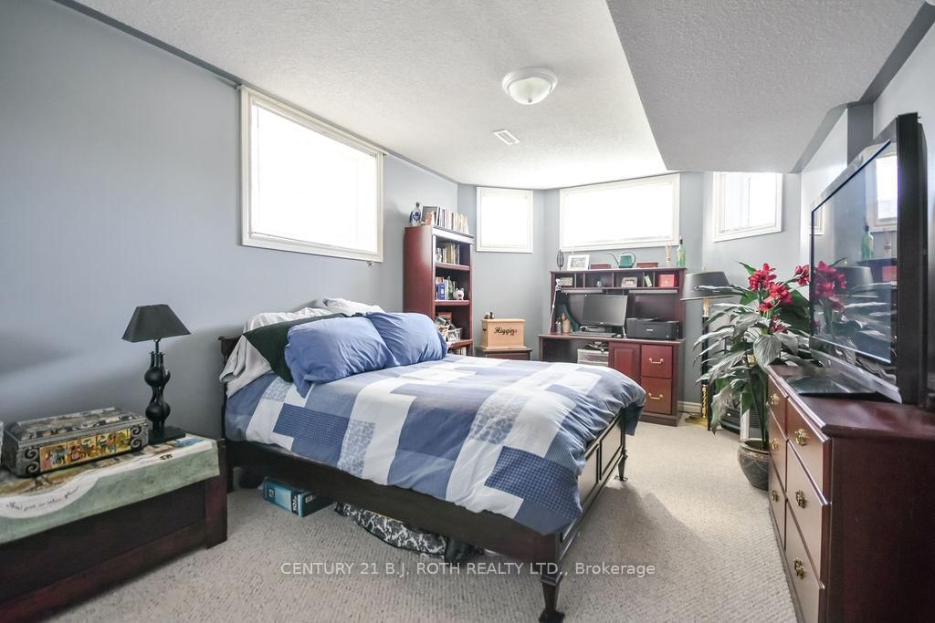 12 White Crescent • Barrie, ON photo 30