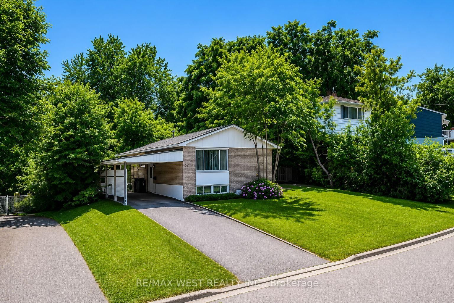 747 NW Birchwood Drive • Midland, ON photo 33