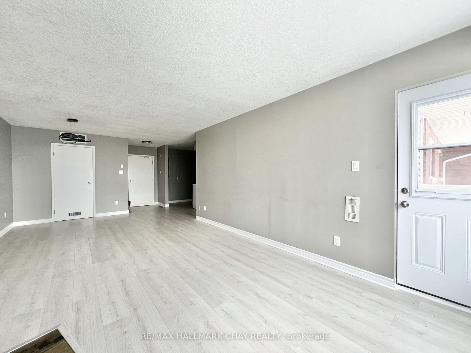 126 Bell Farm Road • #414 • Barrie, ON photo 2