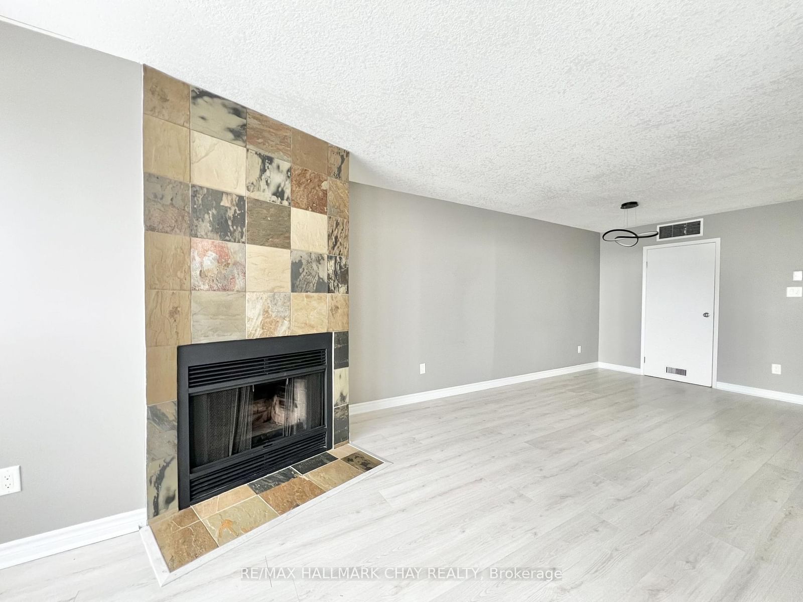 126 Bell Farm Road • #414 • Barrie, ON photo 3