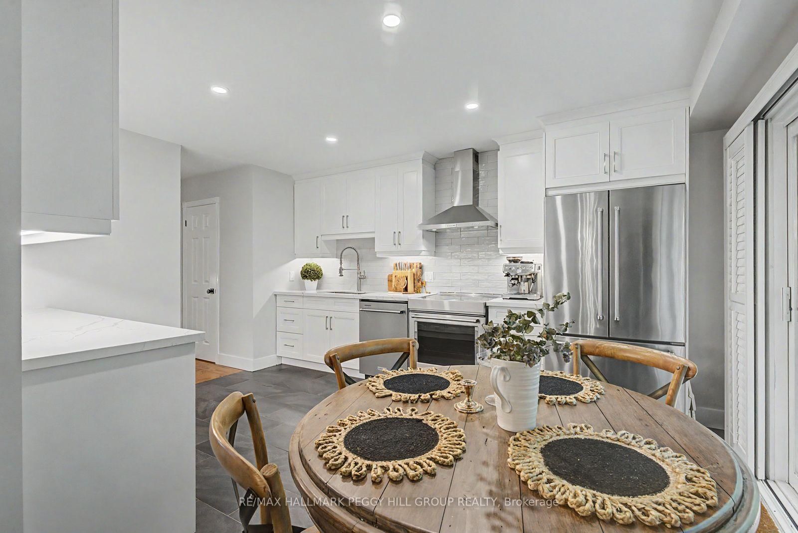 176B Collier Street • Barrie, ON photo 2