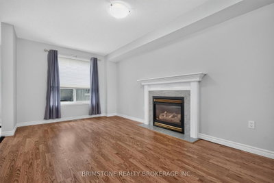 28 Selkirk Crescent • Barrie, ON photo 9