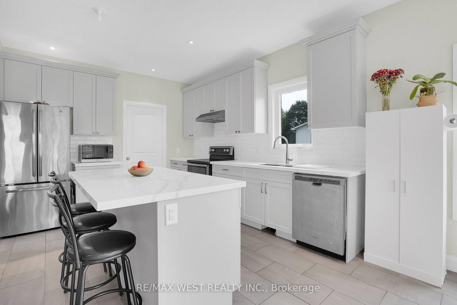 4098 Concession 12 Sunnidale Road • Clearview, ON photo 4