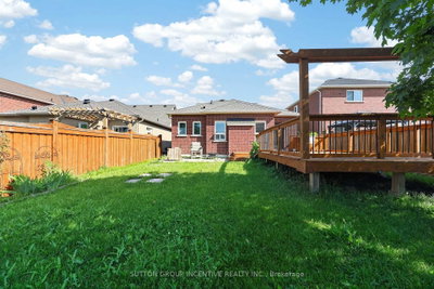 116 Sun King Crescent • Barrie, ON photo 6