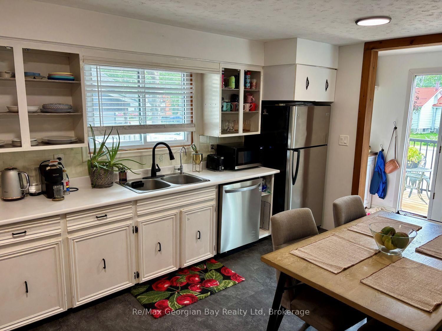 11 JOHN Street • Severn, ON photo 4