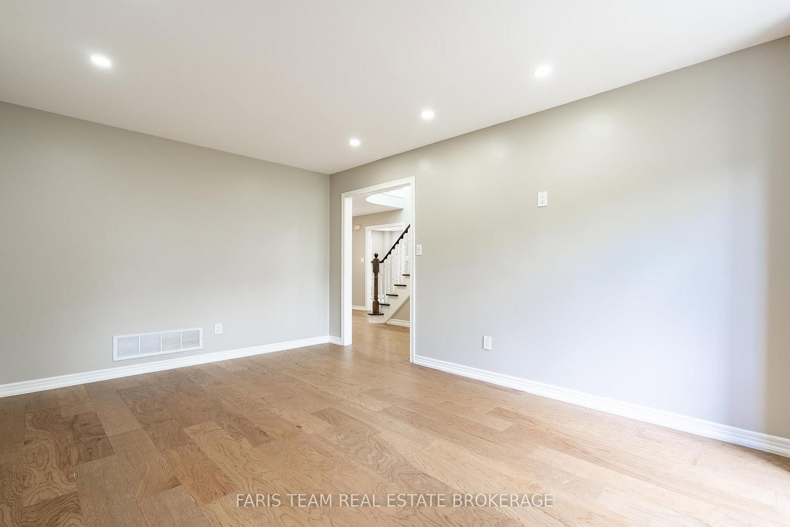 186 S Ferndale Drive • Barrie, ON photo 16