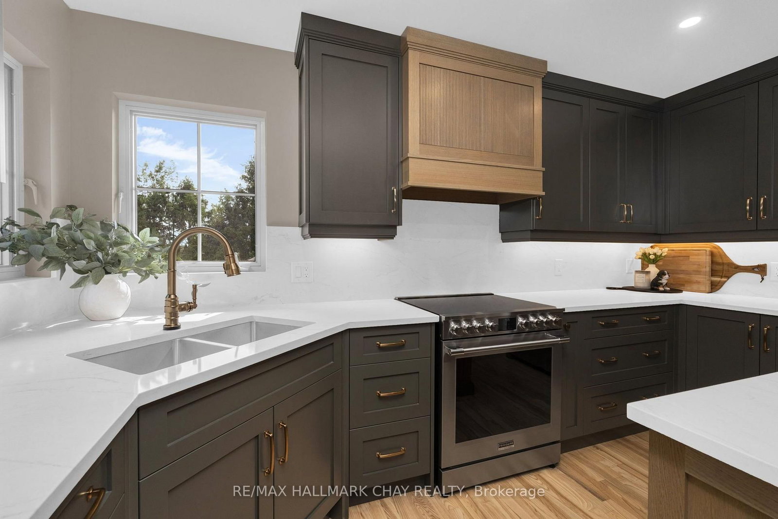 32 Forest Hill Drive • Springwater, ON photo 12