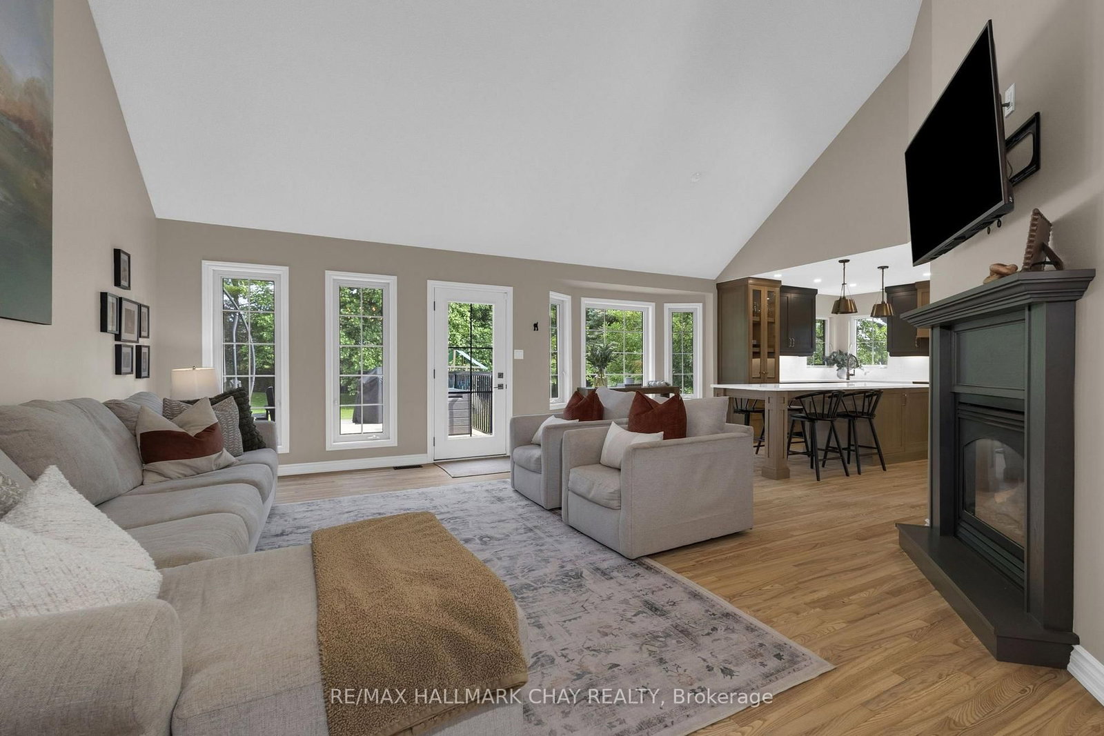 32 Forest Hill Drive • Springwater, ON photo 8
