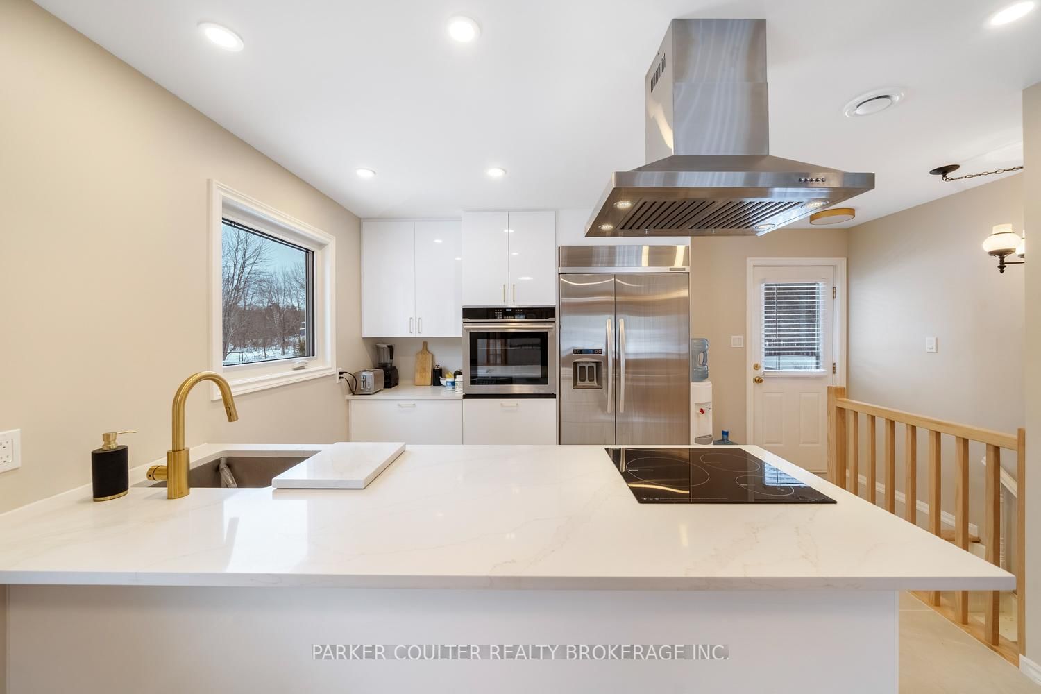 8020 Park Lane Crescent • Severn, ON photo 11