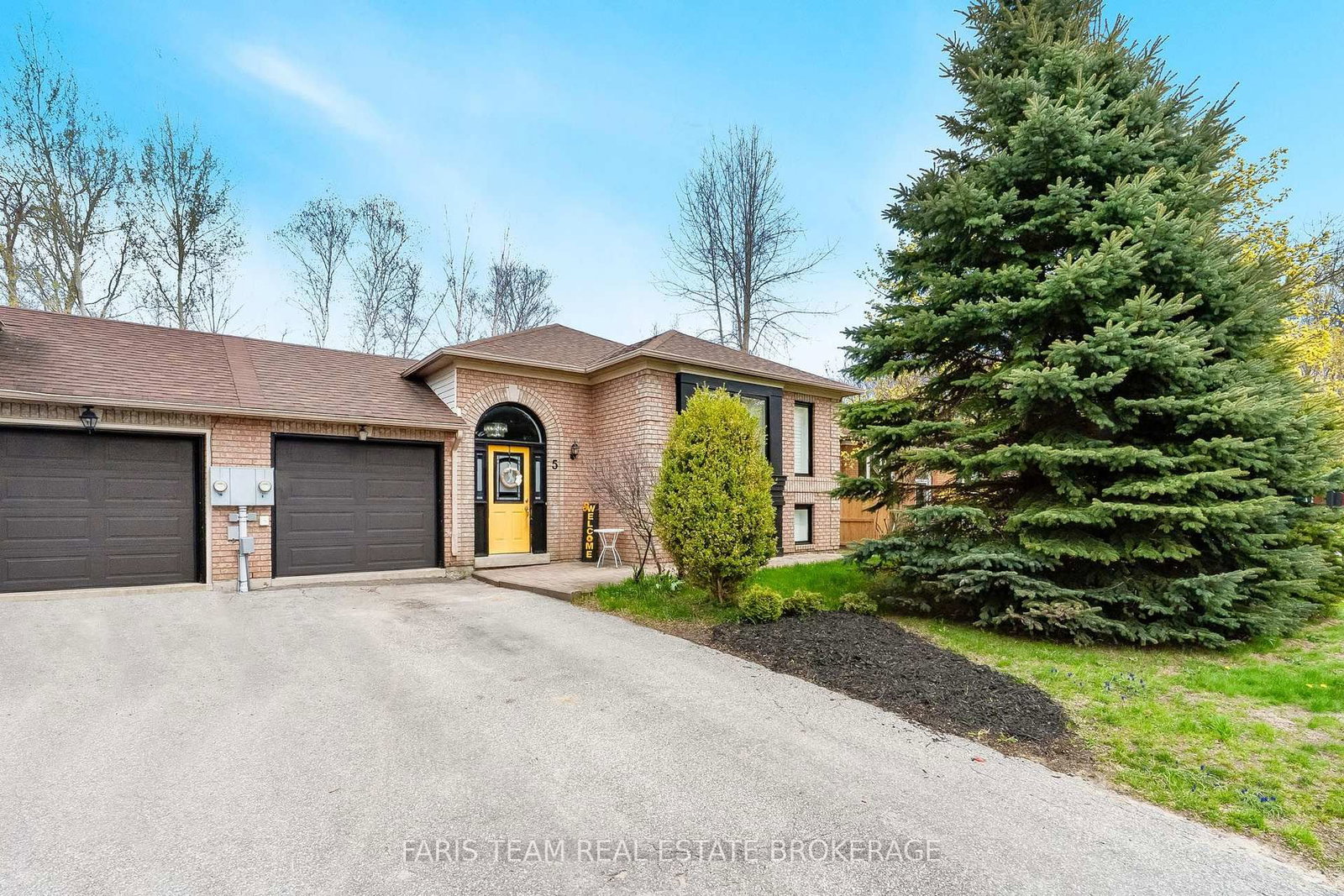 5 Harbour Crescent • Wasaga Beach, ON photo 2