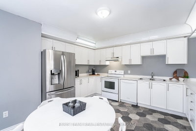 5 Harbour Crescent • Wasaga Beach, ON photo 8