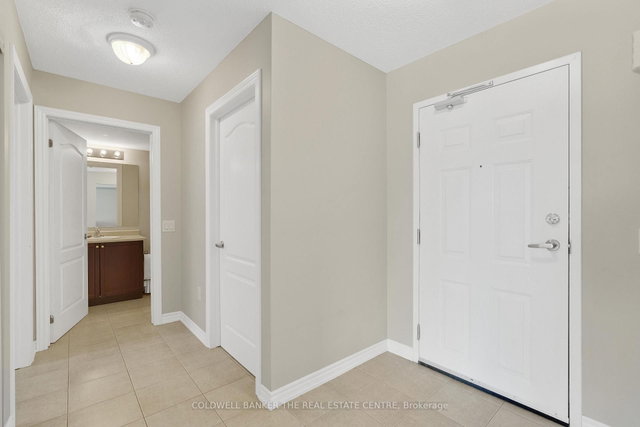 15 - 137 Sydenham Wells Drive