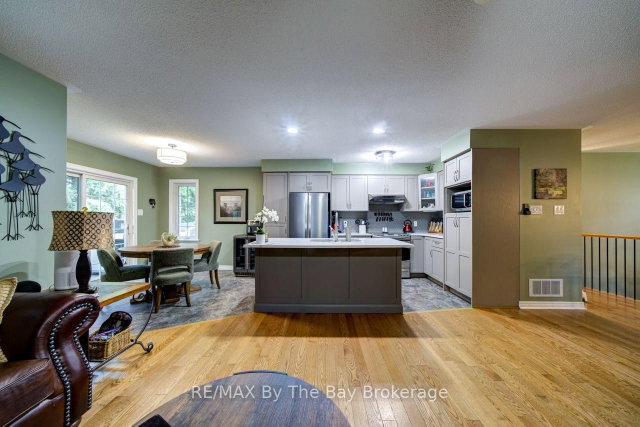 22 Downer Crescent