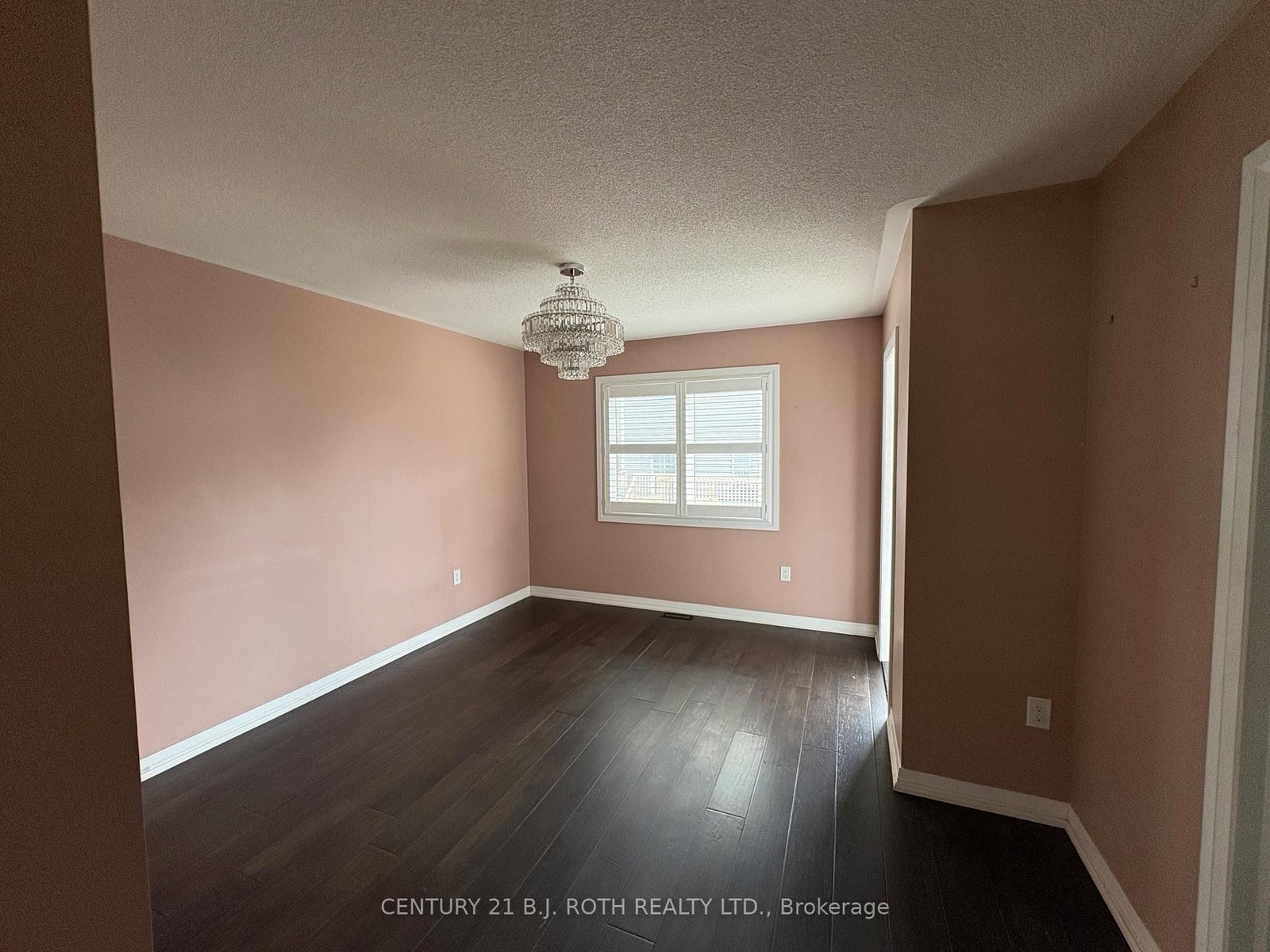 34 Alaskan Heights • Barrie, ON photo 15