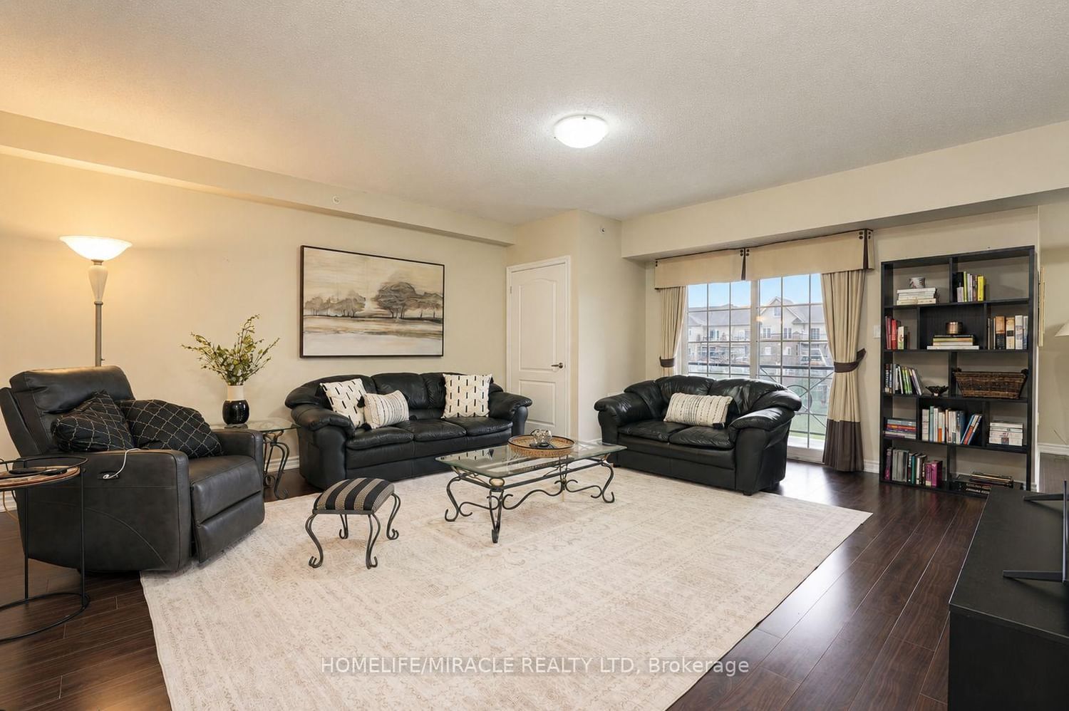 39 Ferndale Drive S • #312 • Barrie, ON photo 3
