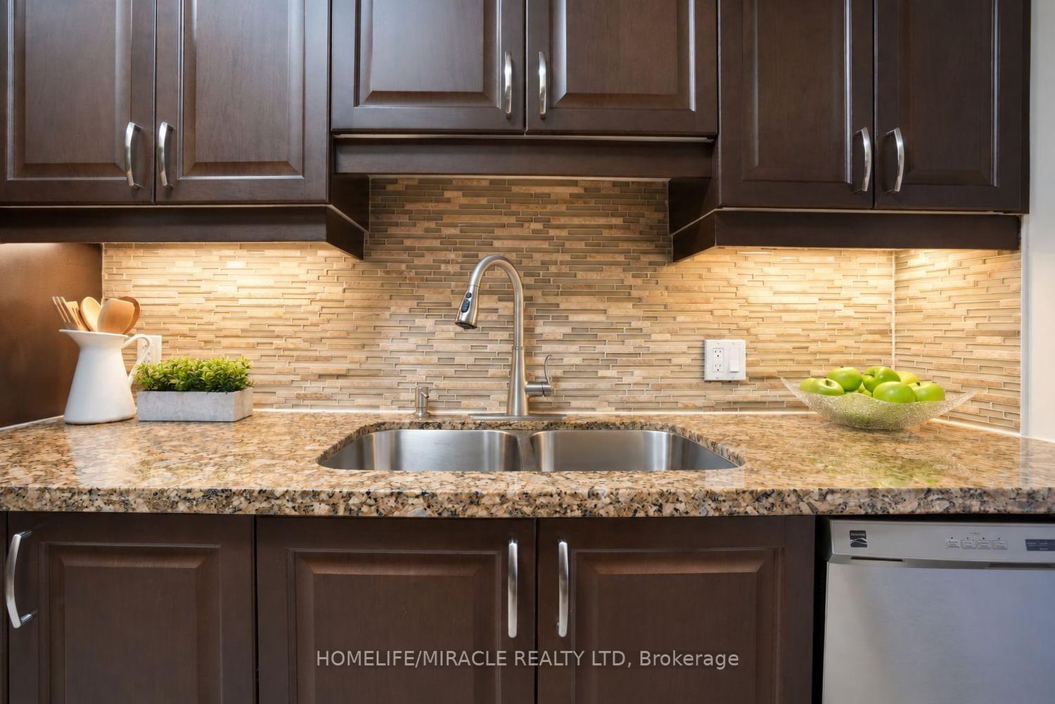 39 Ferndale Drive S • #312 • Barrie, ON photo 7