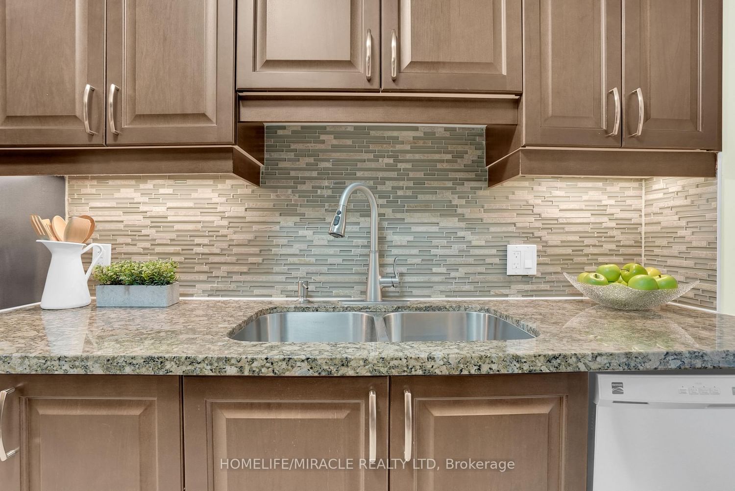 39 Ferndale Drive S • #312 • Barrie, ON photo 8