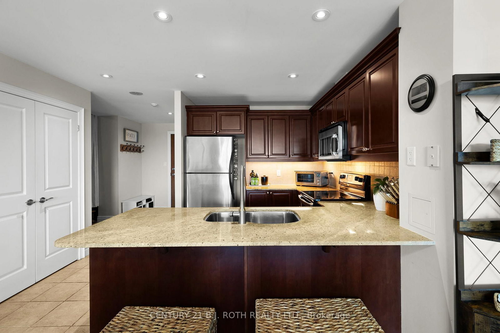 37 Ellen Street • #1310 • Barrie, ON photo 8