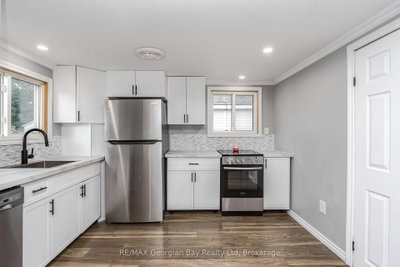 350 McNicoll Street — more photos