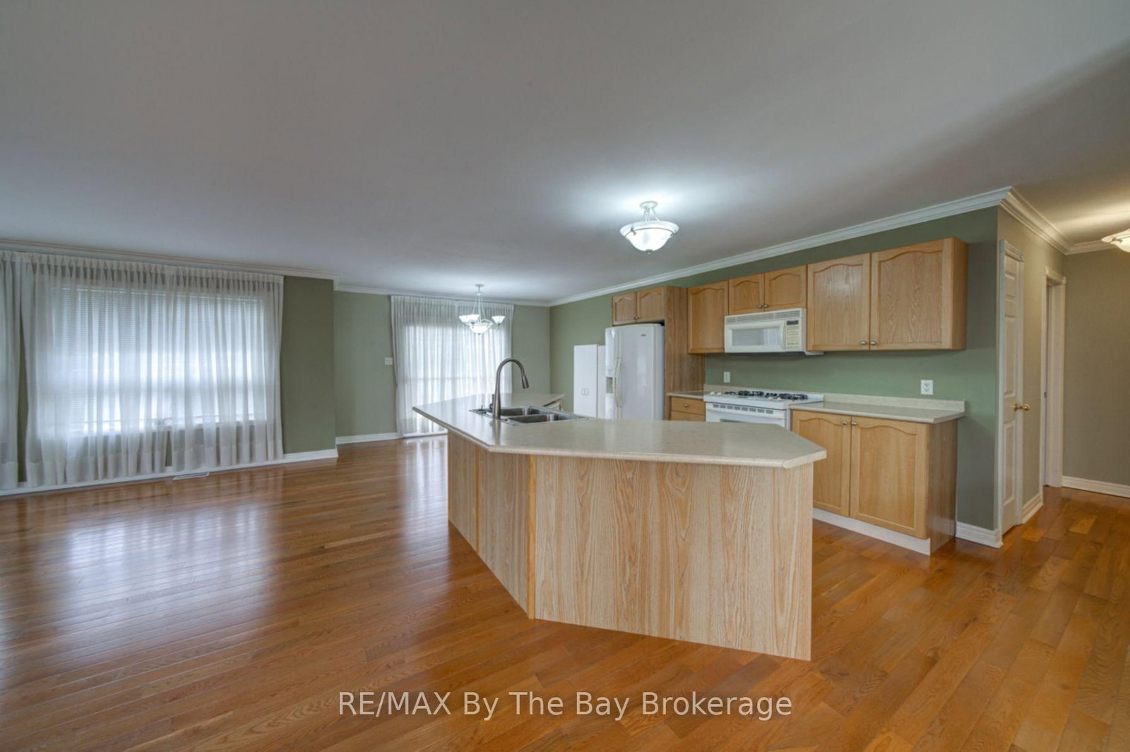 452 Ramblewood Drive • Wasaga Beach, ON photo 3