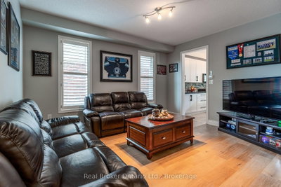 50 The Queensway — more photos