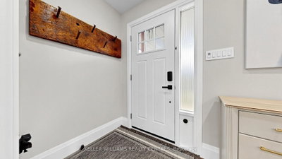 Unit Upper — 29 Bronte Crescent — photo 3