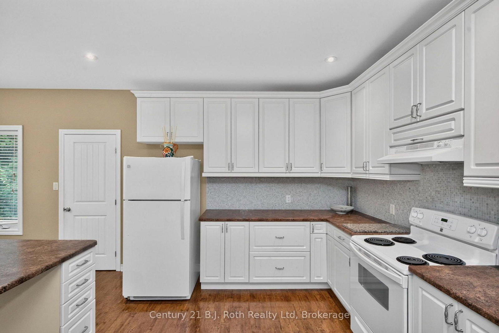 11 Rue Karola Road • Tiny, ON photo 16