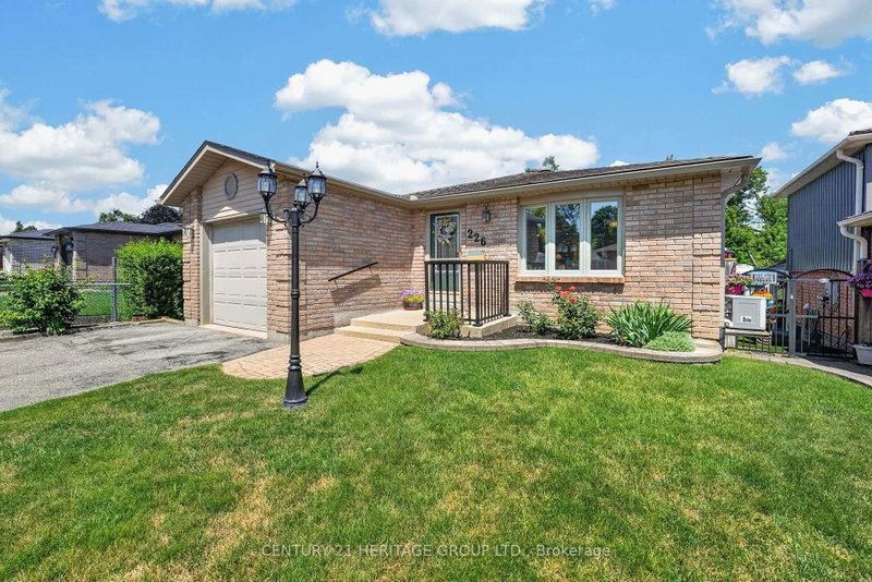 226 Lillian Crescent