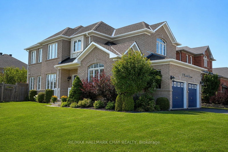 2 Versailles Crescent