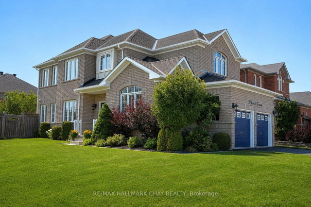 2 Versailles Crescent